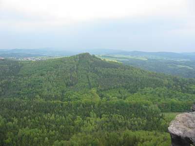 Blick nach Norden, die Hohe Liebe, dahinter Mittelndorf.