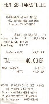 Wir tanken im Hafen, hier in Deutschland ist es billiger.