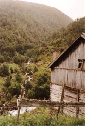 &Uuml;berall kommen kleine B&auml;che aus den Bergen.