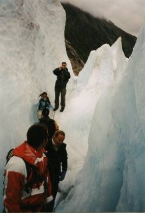 IUnsere Seilschaft im Eisgebirge. Wir haben viel Spa&szlig;, mal Motiv - mal Fotograf.