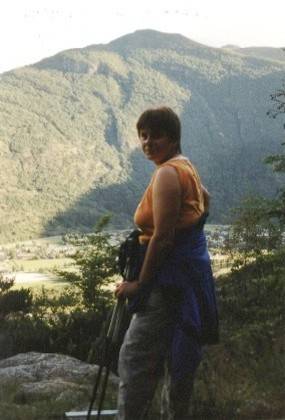 Evi ist frohen Mutes, die Aussicht ist wunderbar und bald haben wir es geschafft.