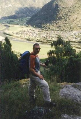 Ein Wanderer in Richtung L&aelig;rdal.