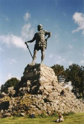 Imposant ist die Statue auf jeden Fall.