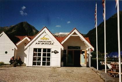 Der Eingang zum Aquarium Balestrand.