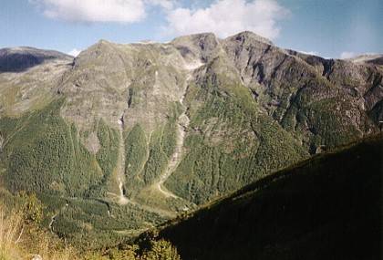 Der Berg in der Mitte ist der Melsnippa mit 1547 m Höhe.