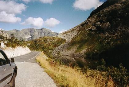 Jetzt sitze ich auf der Seite mit dem Abhang, das Panorama ist einmalig.