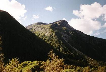 Die Berge rund um Mel sind beeindruckend.