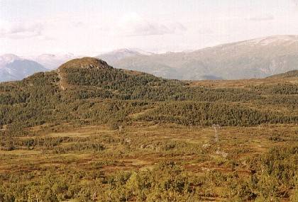 Die Bruchkante verläuft in Richtung des Berges Kongshaug.