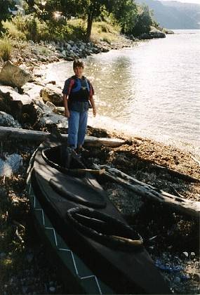 Heute ist Sonntag, machen wir einen Stadtbesuch in Vik - mit dem Boot.
