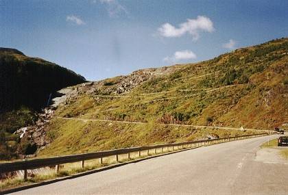 Die Serpentinen bei Kvassdalen.