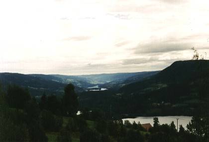 &Uuml;ber dem fernen Strandefjorden scheint das Wetter besser zu sein.
