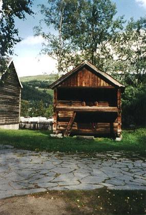 Zum Abschied noch ein Bild vom &auml;ltesten Haus - dem Vorratshaus aus H&oslash;re.