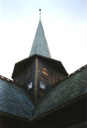 Ein anderer Blickwinkel auf den Kirchturm.