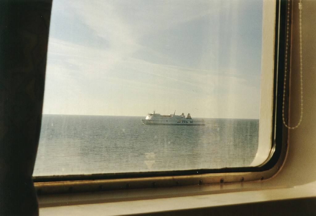 Solange vor diesem Fenster nur ein Schiff der TT-Line und kein Fisch auftaucht, ist alles in Ordnung..