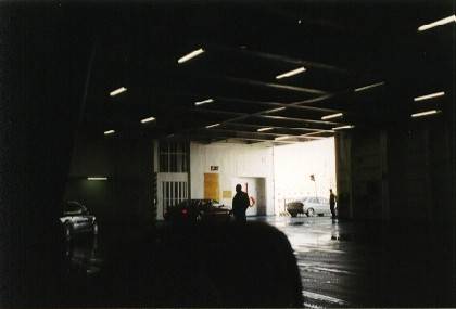 Es geht los, die Schlange f&auml;hrt zur Gangway.