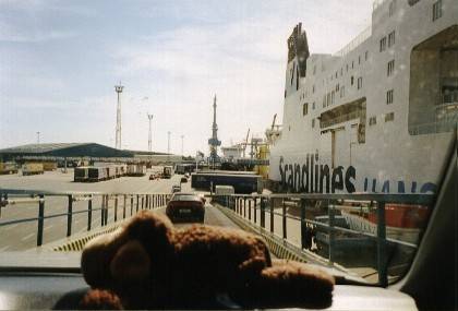 Eddi schaut interessiert zu, wie wir die Gangway hinunter fahren.