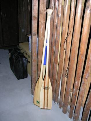 Leichte Holzstechpaddel.
