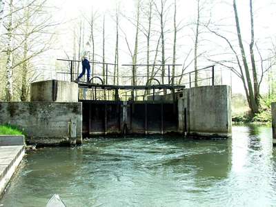 Die zweite Schleuse auf dem B&uuml;rgerflie&szlig;.