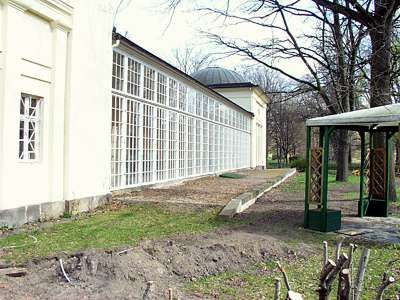 An der Orangerie wird derzeit noch gebaut, aber sie soll bald er&ouml;ffnet werden f&uuml;r Ausstellungen und kulturelle Veranstaltungen.