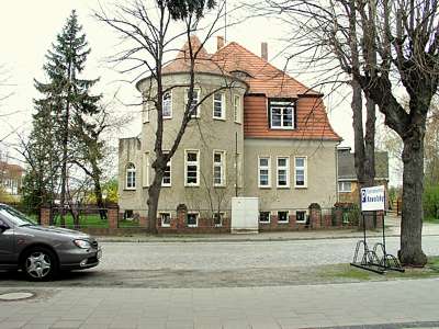 Der runde Turm an der Villa gegen&uuml;ber vom Fahrradh&auml;ndler ist beeindruckend.