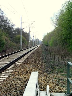 Das Gleis verläuft schnurgerade bis Lübbenau.