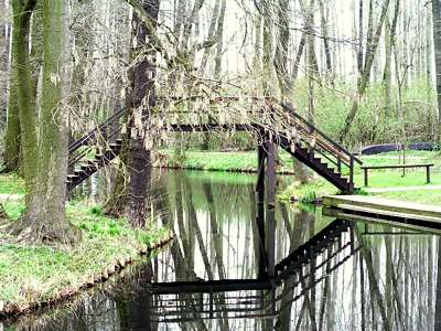 Eine wundersch&ouml;ne spreewaldtypische Br&uuml;cke.