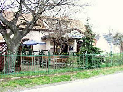 Die Hofsch&auml;nke mitten in Raddusch.