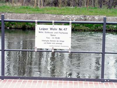 Jedes Wehr bzw. jede Schleuse hat einen Namen und eine genaue Lagekennzeichnung. Der Fischpass erm&ouml;glicht den Fischen das Passieren der Wehre.