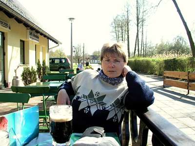 Bei Steffi auf dem Freisitz - hier l&auml;sst sichs leben. Wir haben Burg Kauper erreicht.