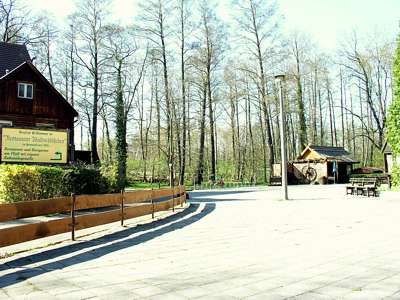 Im Hafen gibt es eine weitere Gastst&auml;tte - das Waldschl&ouml;&szlig;chen.