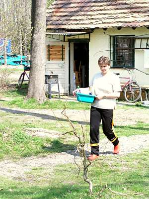 Evi war inzwischen am Sanit&auml;rgeb&auml;ude Abwaschen. 