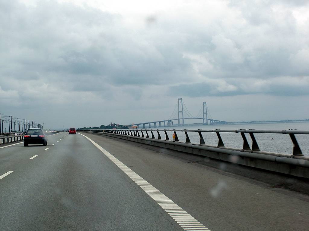 Wir fahren mit 110 km/h &uuml;bers Meer.