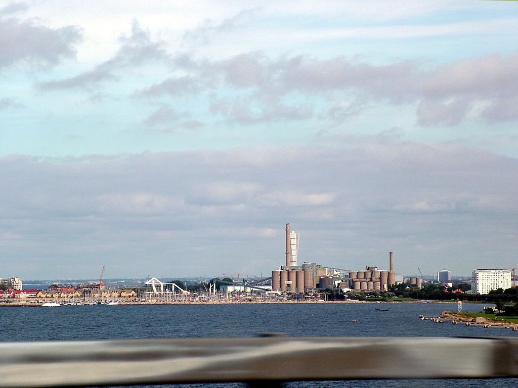 Am Ufer liegt Malmö.