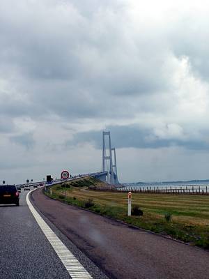 Jetzt kommen wir auf die Br&uuml;cke.