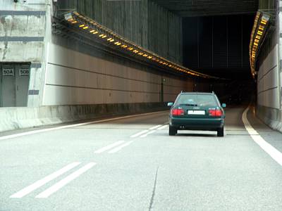 Die Einfahrt, der Tunnel ist wohl 8 km lang.