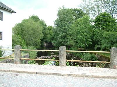 Blick von der Br&uuml;cke auf den weiteren Verlauf des Skiller&auml;lven.