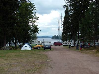 Der Zeltplatz liegt direkt am See Lersj&ouml;n, der sich von Filipstad nach Norden erstreckt. Hier geht es hinunter zm Badestrand.