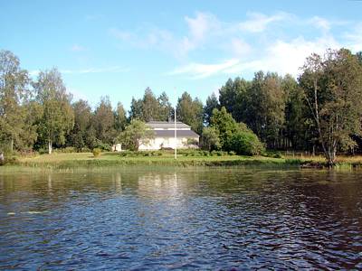 Ein weiteres gro&szlig;es Wochenendhaus.