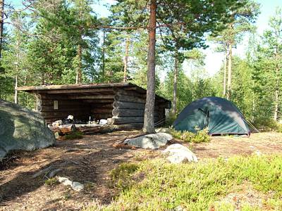 Evi nutzt die alte H&uuml;tte als Kochk&uuml;che.