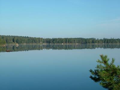 Ein Blick &uuml;ber den See zeigt Sonne pur.