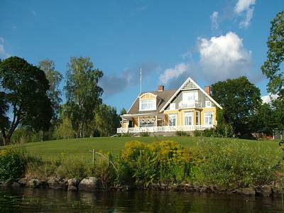 Ein tolles Herrenhaus am rechten Ufer.