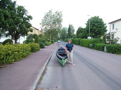 Mit dem Boot geht es quer durch die Stadt.