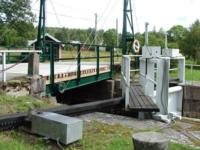 Die Schleusentore werden elektrisch betrieben.