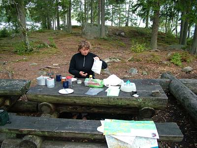 Fr&uuml;hst&uuml;ck vor der H&uuml;tte.