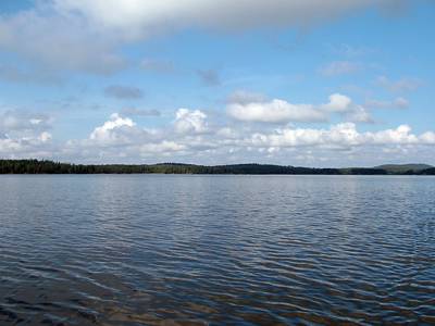 Der riesige Ullvettern ist ein beeindruckender See, glücklicherweise ist heute wenig Wind.